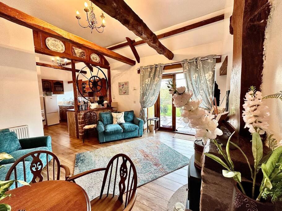 Detached One Level Stone Barn Villa Llangwm-Isaf Buitenkant foto