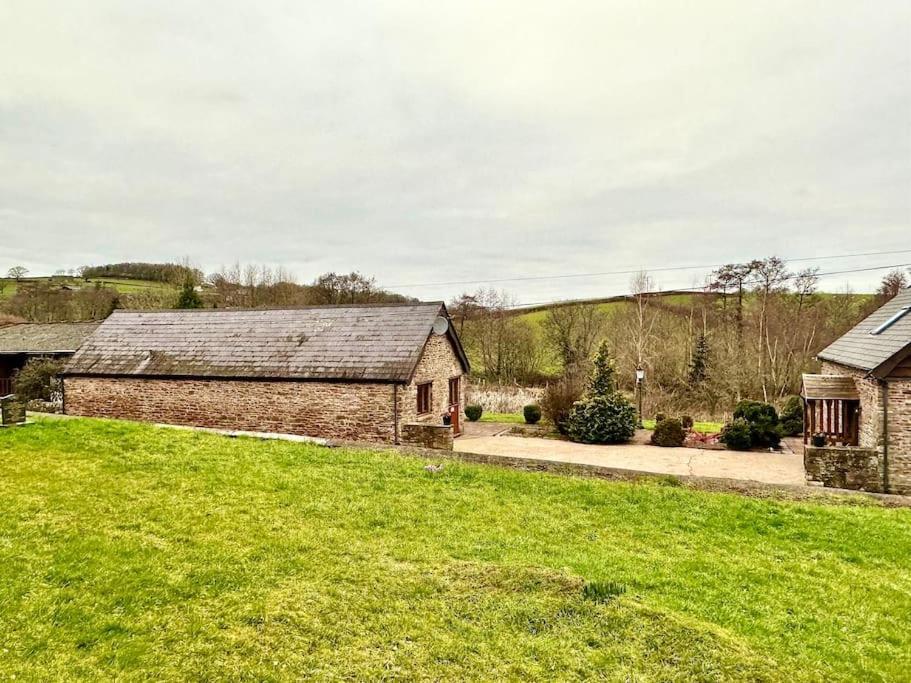 Detached One Level Stone Barn Villa Llangwm-Isaf Buitenkant foto